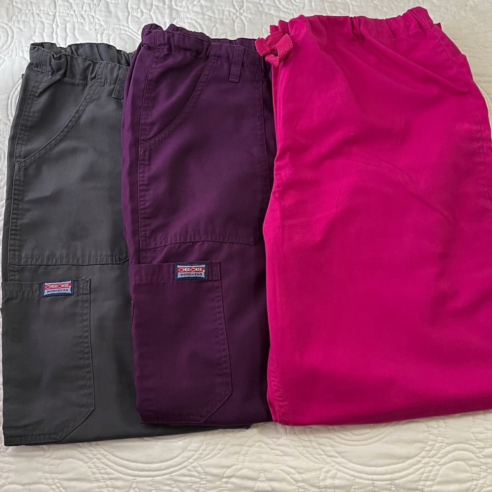 Cherokee WorkWear
Women's Flare Leg
Drawstring Scrub Pants (3) Medium - Picture 5 of 7